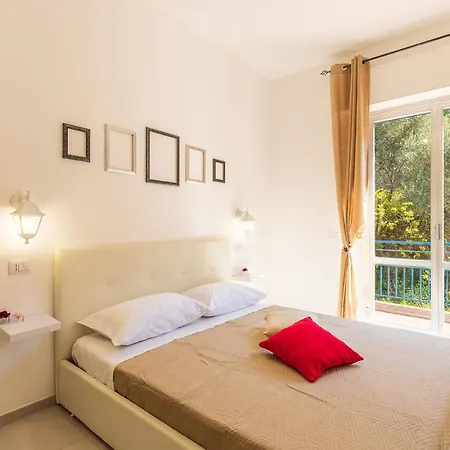H14 Guest house *